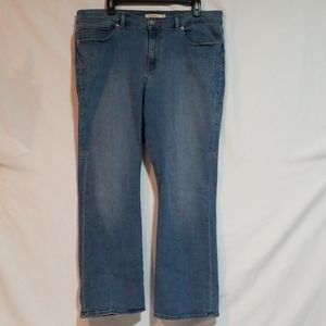 NWOT Levi's classic bootcut w/ flower embroidered